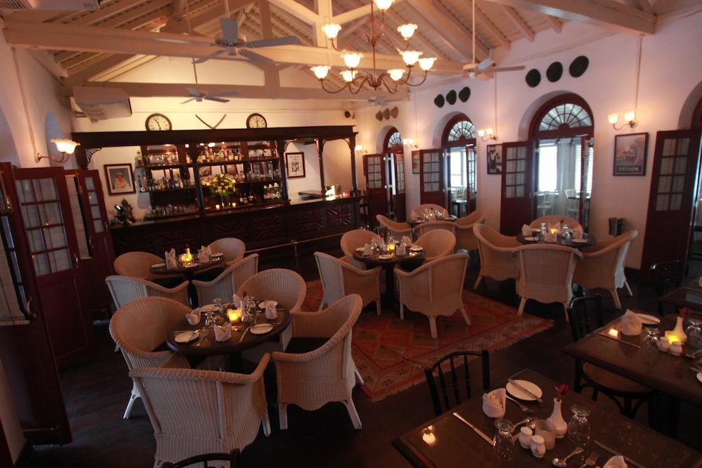 Royal Bar & Hotel Kandy Exterior photo