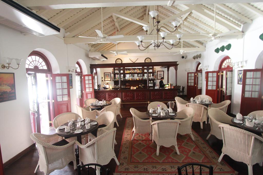 Royal Bar & Hotel Kandy Exterior photo